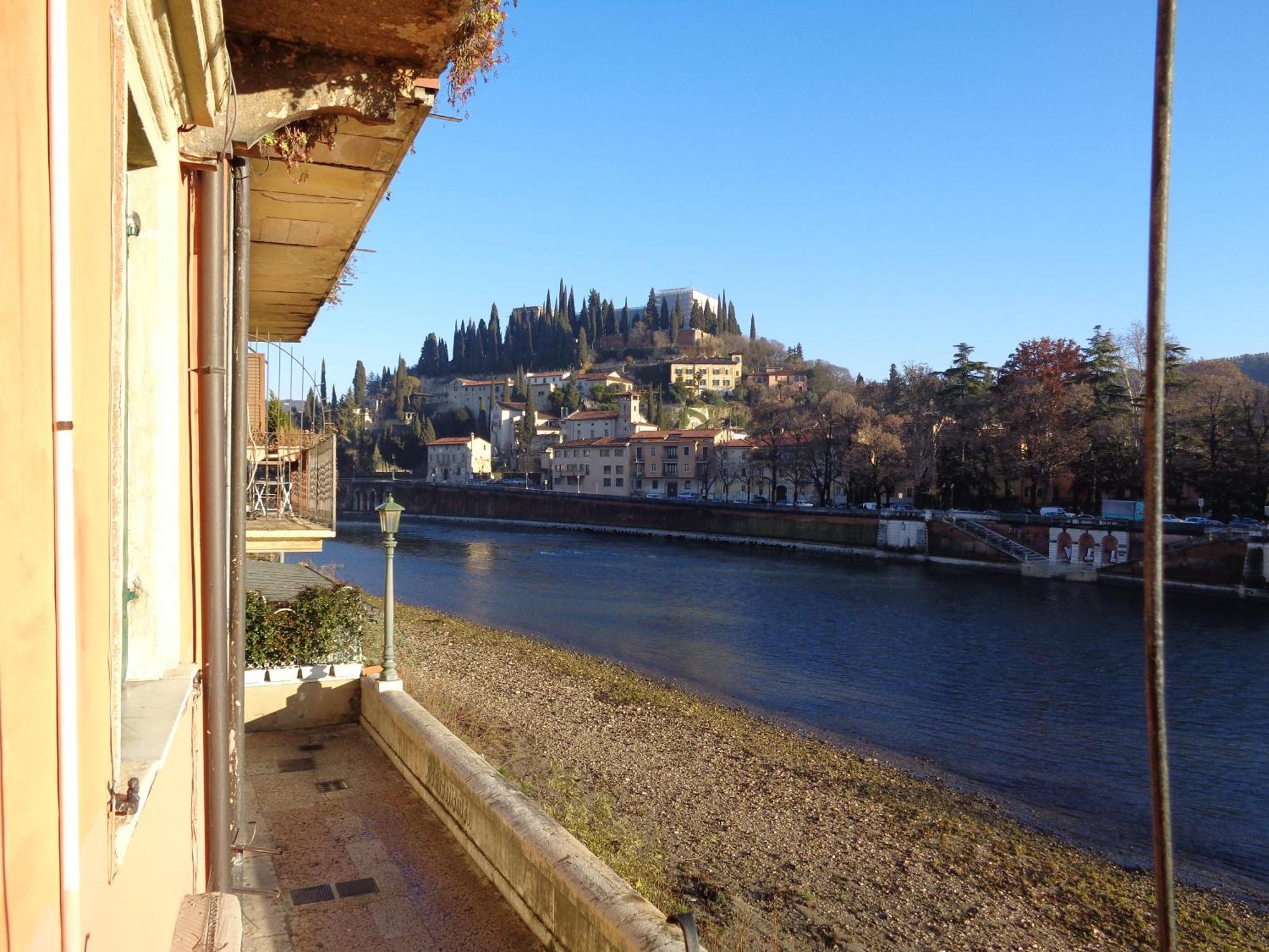 Sottoriva36 Bed & Breakfast Verona Bagian luar foto